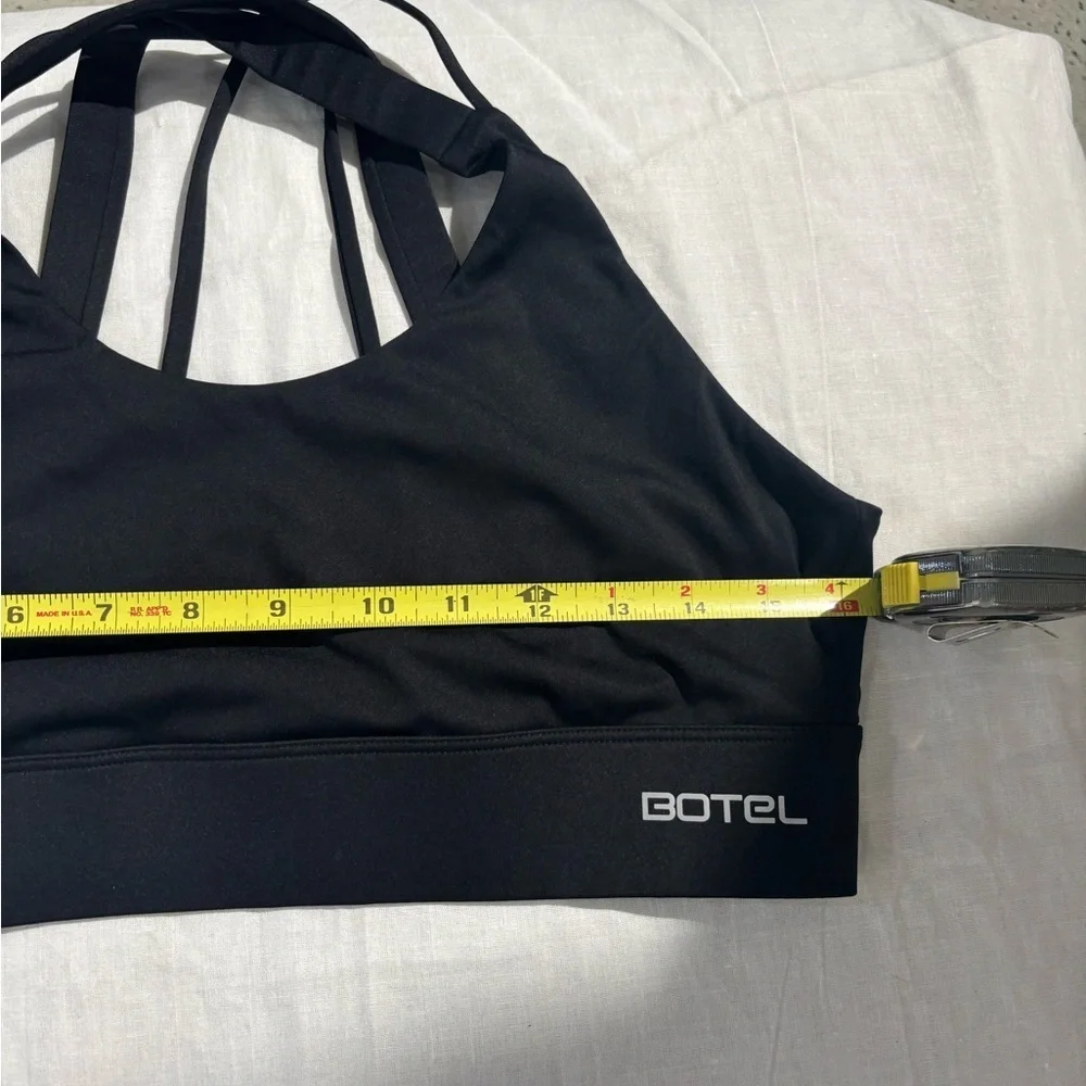 Women's Black Sports Bra dont have the size i think is médium